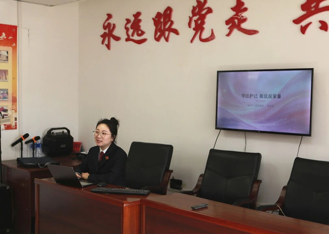 2学法护己反家暴 检察护航“她”权益——海州区人民检察院开展三八妇女节主题普法活动.jpg