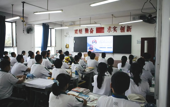 检法联动精准普法 守护青春进校园